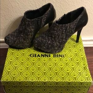 Black & white Gianni Bini Heels